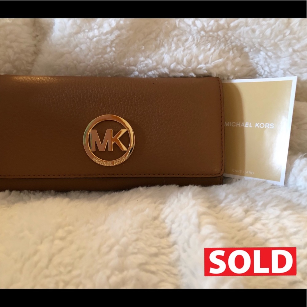 🔴SOLD🔴NWT Michael Kors wallet